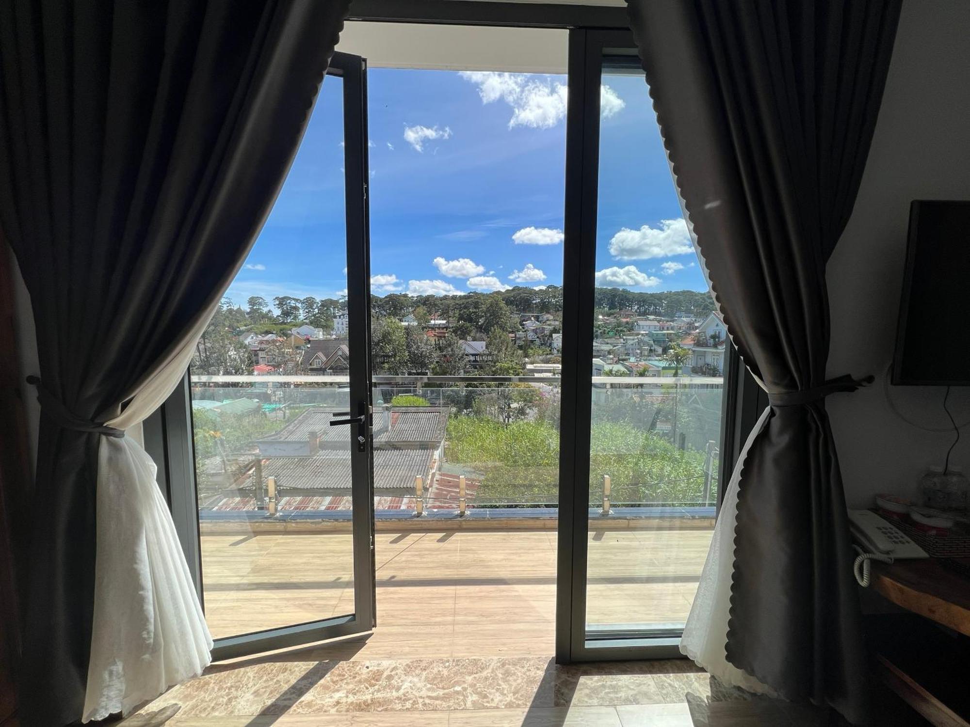 Roha Hotel Dalat Exteriör bild